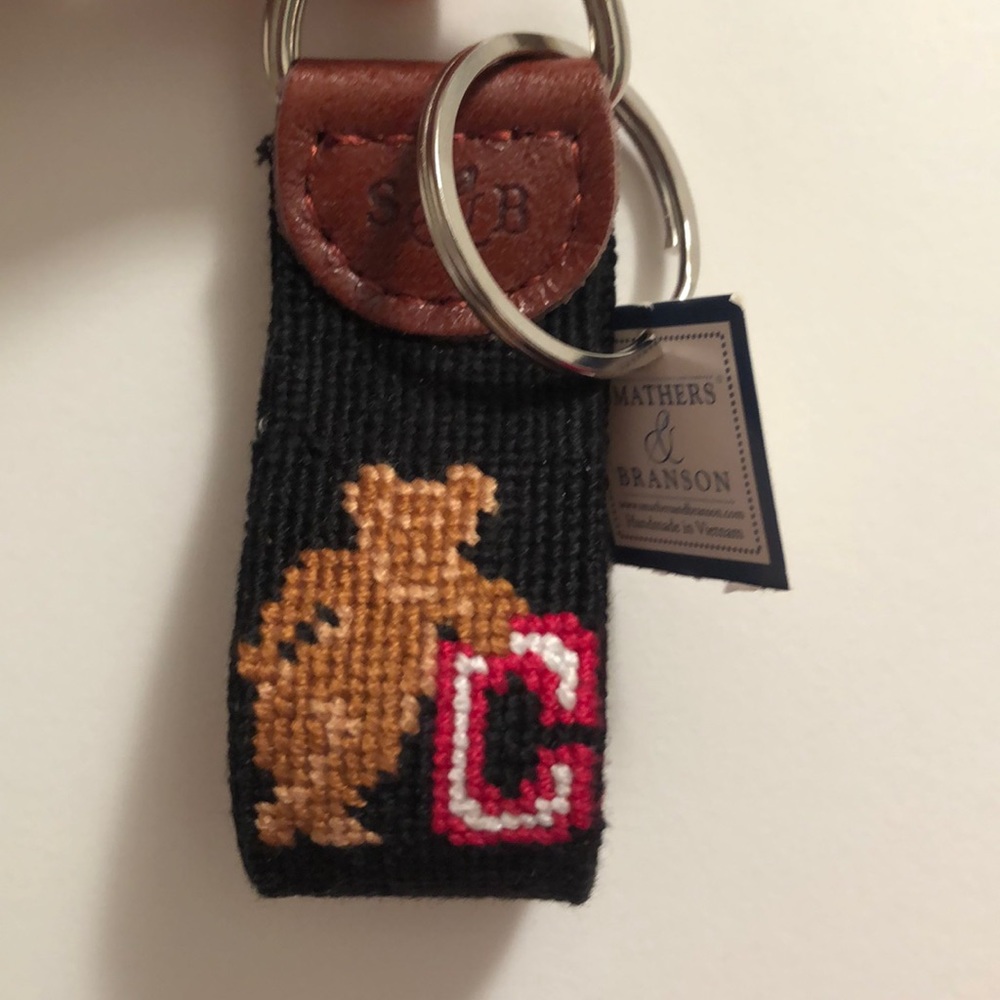 LAST ONE!! 🎁 NWT Smathers & Branson Cornell Needlepoint Keyring